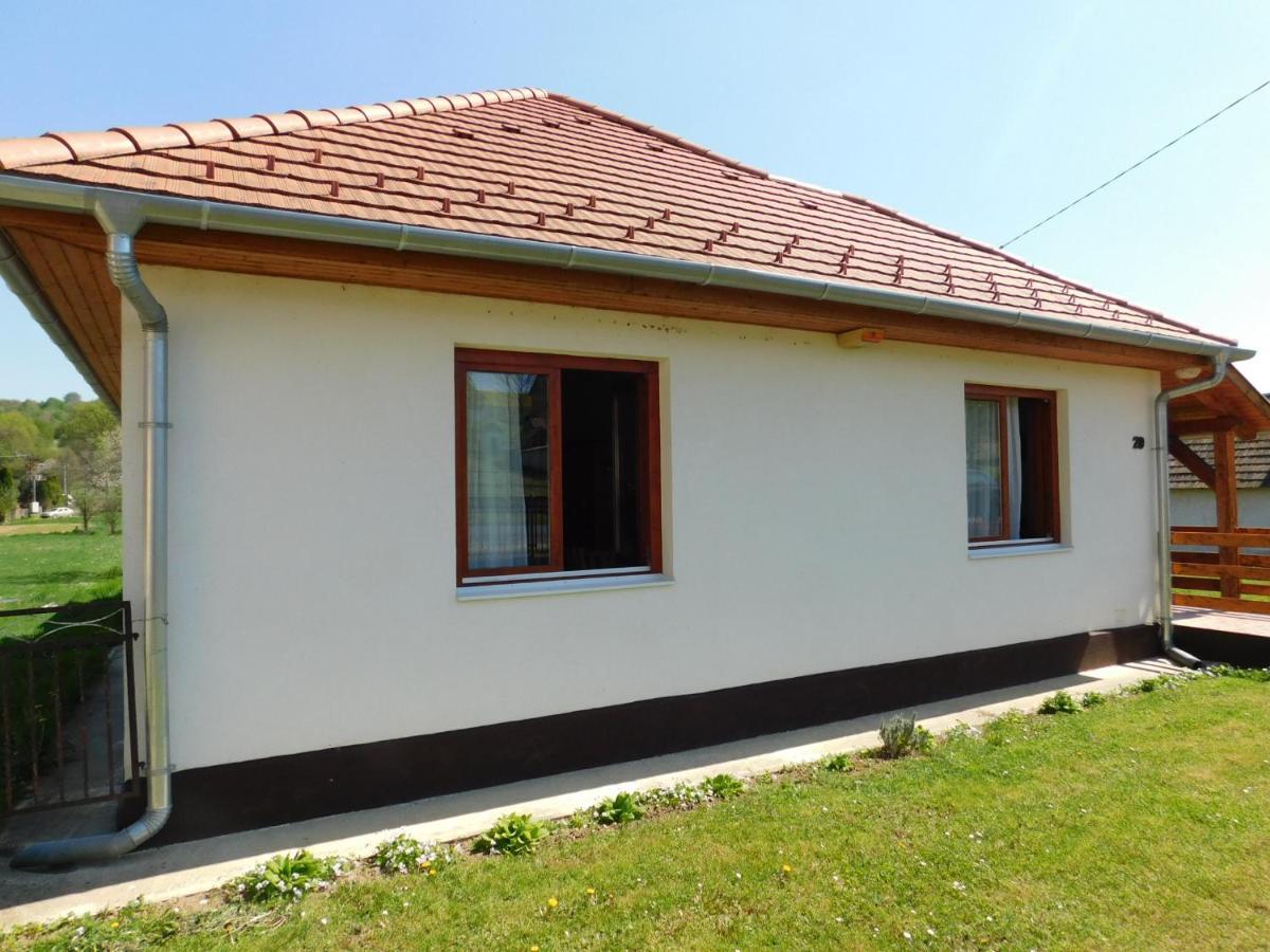 8888 Apartmanhaz Lispeszentadorjan Экстерьер фото