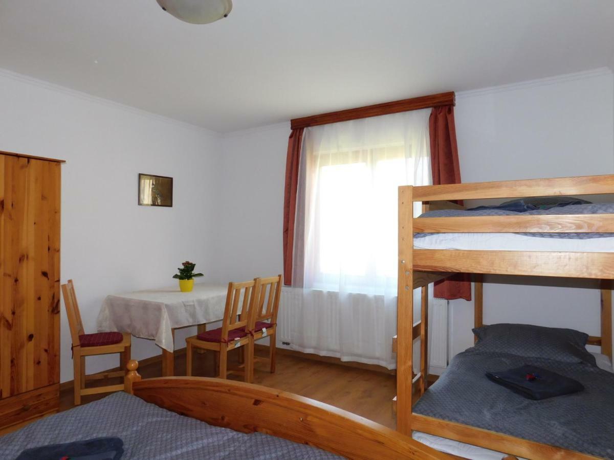 8888 Apartmanhaz Lispeszentadorjan Экстерьер фото